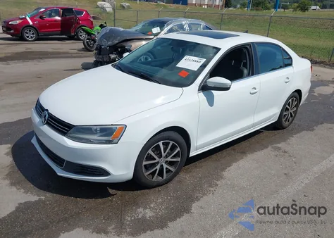 2014 Volkswagen Jetta 1.8T Se z USA, uszkodzony, nr VIN 3VWD07AJ3EM434268